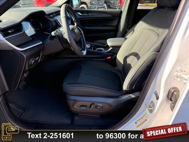 new 2025 Jeep Grand Cherokee car, priced at $43,575