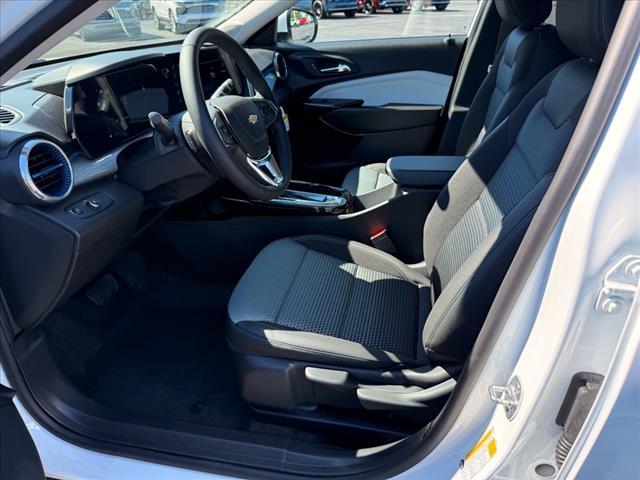 new 2025 Chevrolet Trax car, priced at $26,065