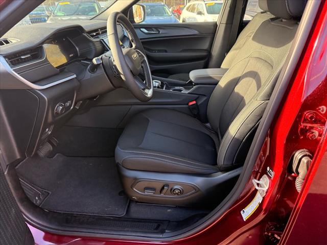 new 2025 Jeep Grand Cherokee car, priced at $41,915
