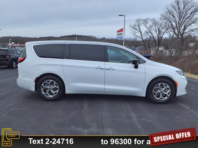 new 2024 Chrysler Pacifica car, priced at $44,832