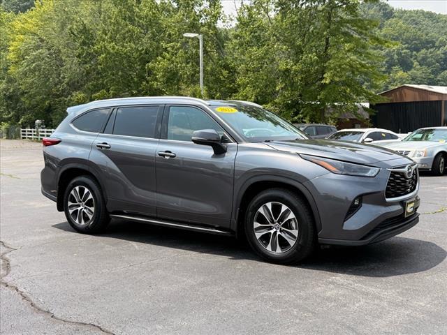 used 2022 Toyota Highlander car, priced at $37,881