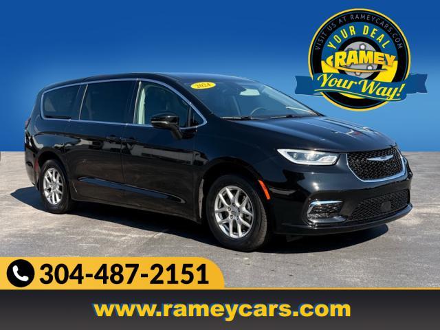 used 2024 Chrysler Pacifica car