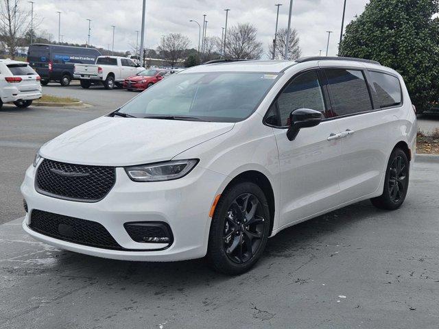 new 2024 Chrysler Pacifica car, priced at $44,847