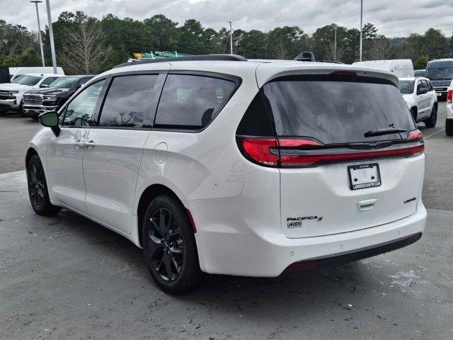 new 2024 Chrysler Pacifica car, priced at $42,847