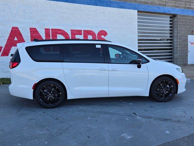 new 2026 Chrysler Pacifica car