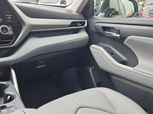 used 2021 Toyota Highlander car, priced at $34,995