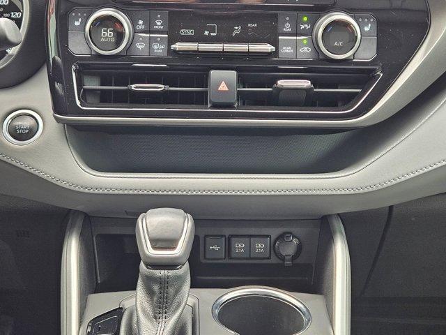 used 2021 Toyota Highlander car, priced at $34,995