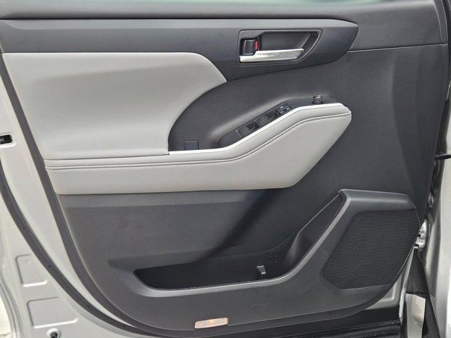 used 2021 Toyota Highlander car, priced at $34,995