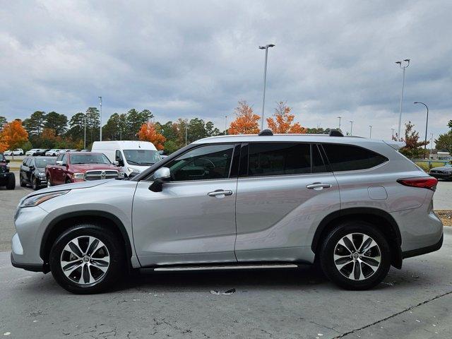 used 2021 Toyota Highlander car, priced at $34,995