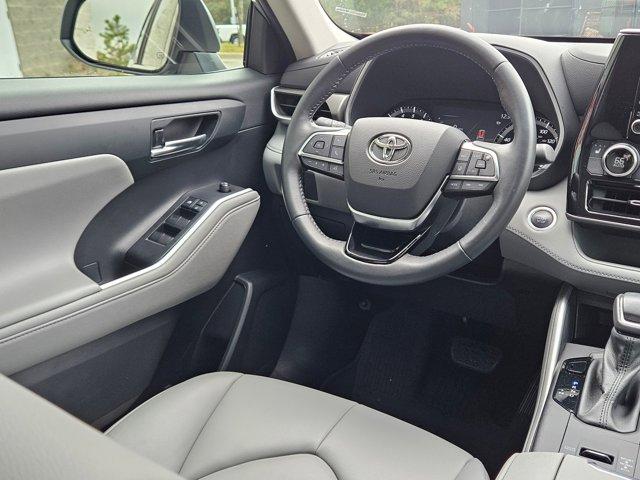 used 2021 Toyota Highlander car, priced at $34,995