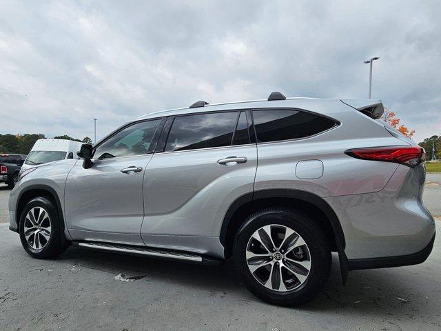 used 2021 Toyota Highlander car, priced at $34,995