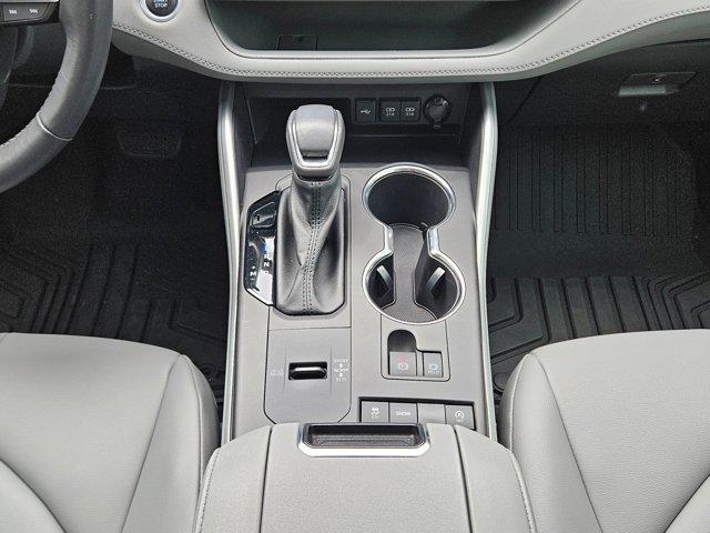 used 2021 Toyota Highlander car, priced at $34,995