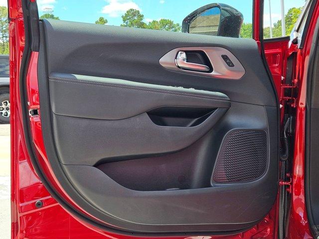new 2025 Chrysler Pacifica car, priced at $42,247