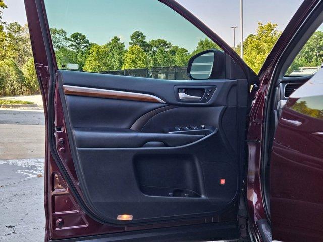used 2019 Toyota Highlander car, priced at $28,995