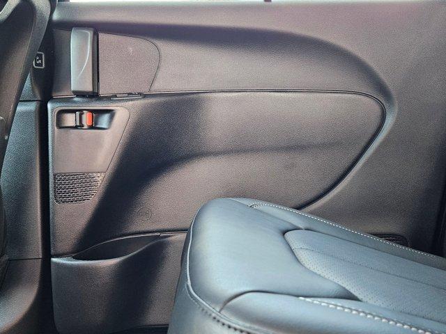 new 2025 Chrysler Pacifica car, priced at $43,032