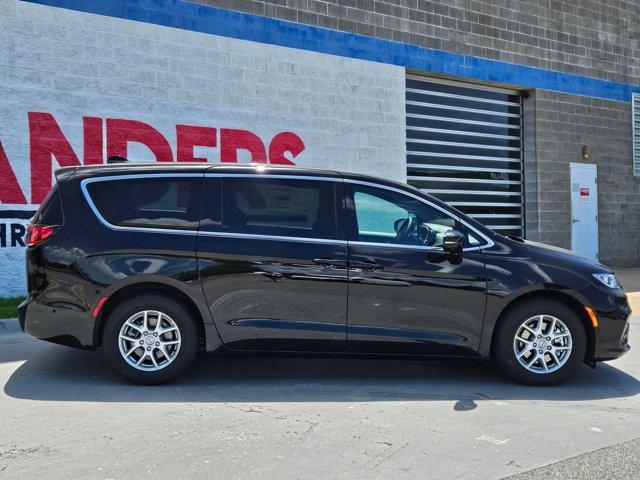 new 2025 Chrysler Pacifica car, priced at $46,397