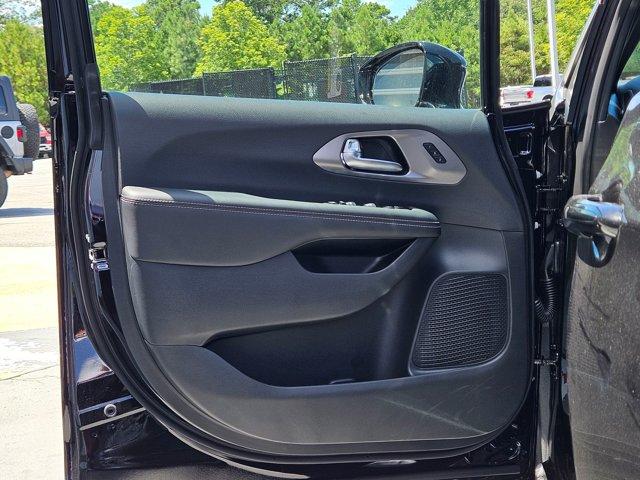 new 2025 Chrysler Pacifica car, priced at $46,397
