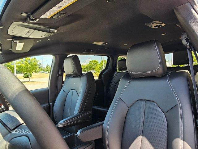 new 2025 Chrysler Pacifica car, priced at $46,397