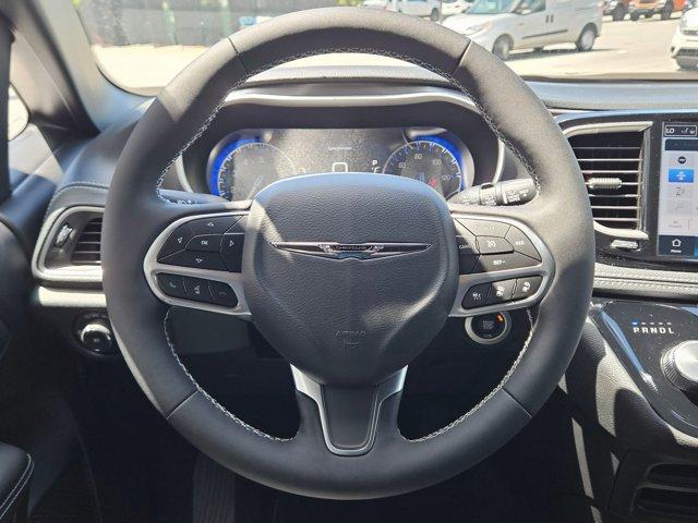 new 2025 Chrysler Pacifica car, priced at $46,397