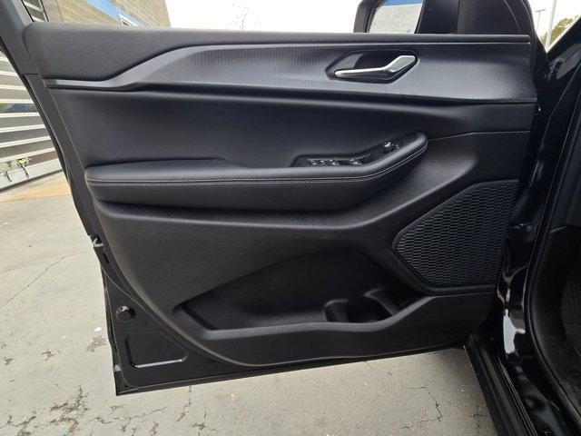 new 2025 Jeep Grand Cherokee car, priced at $38,724