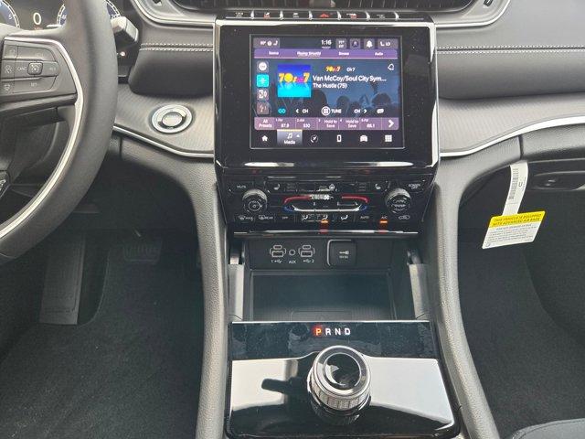 new 2025 Jeep Grand Cherokee car, priced at $38,724