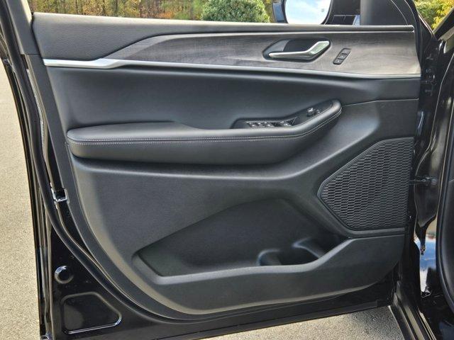 new 2025 Jeep Grand Cherokee car, priced at $51,609