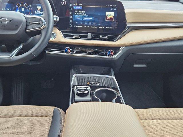 used 2025 Chevrolet Equinox car, priced at $30,124