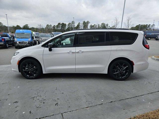 new 2024 Chrysler Pacifica car, priced at $42,440