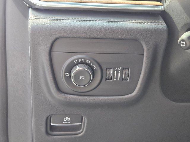 new 2025 Jeep Grand Cherokee car, priced at $62,200