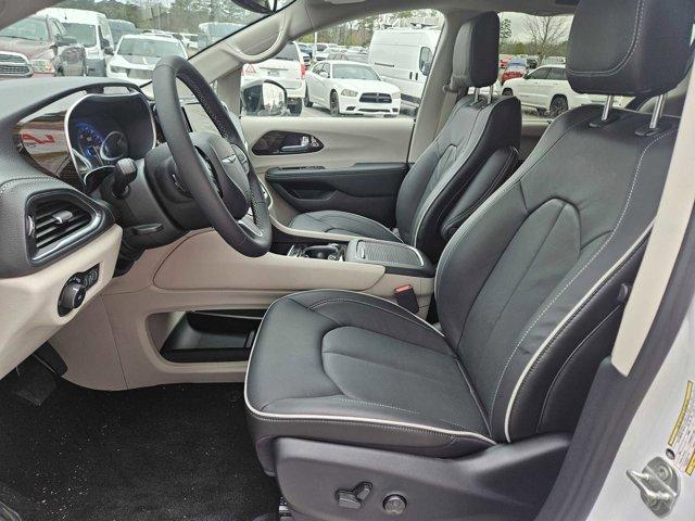 new 2024 Chrysler Pacifica car, priced at $44,307