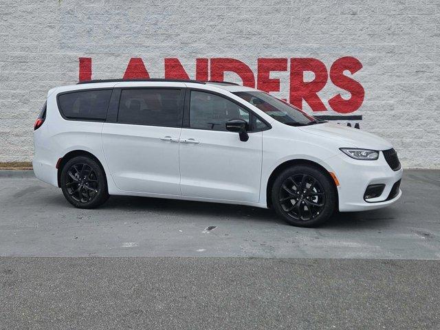 new 2024 Chrysler Pacifica car, priced at $48,539