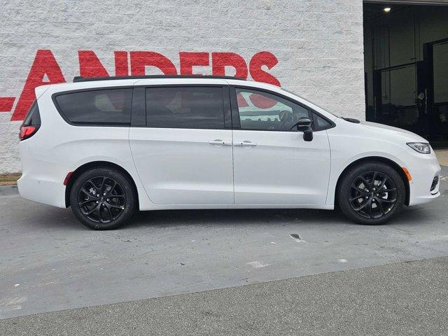 new 2024 Chrysler Pacifica car, priced at $42,440