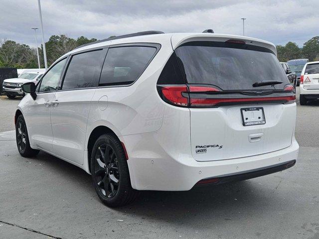 new 2024 Chrysler Pacifica car, priced at $42,440