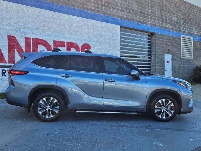 used 2022 Toyota Highlander car, priced at $29,995