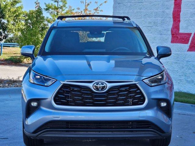 used 2022 Toyota Highlander car, priced at $29,995
