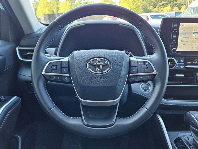 used 2022 Toyota Highlander car, priced at $29,995