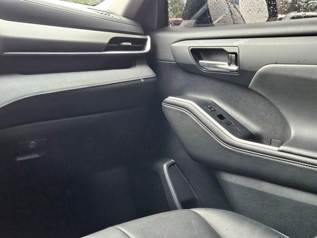 used 2022 Toyota Highlander car, priced at $32,995