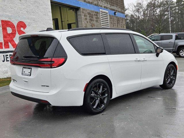 new 2024 Chrysler Pacifica car, priced at $44,847