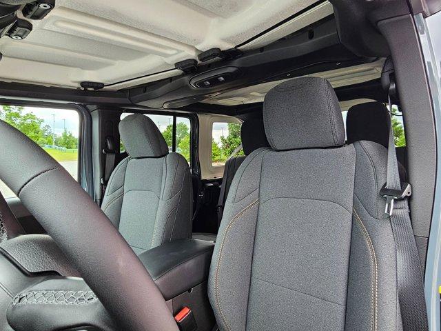 new 2025 Jeep Wrangler car, priced at $49,976