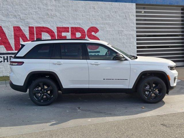 new 2025 Jeep Grand Cherokee car, priced at $44,657