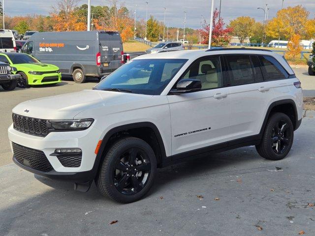 new 2025 Jeep Grand Cherokee car, priced at $44,657