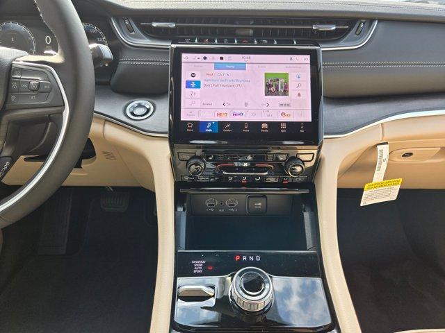 new 2025 Jeep Grand Cherokee car, priced at $44,657