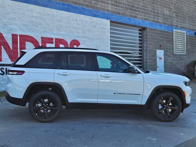 new 2025 Jeep Grand Cherokee car, priced at $50,320