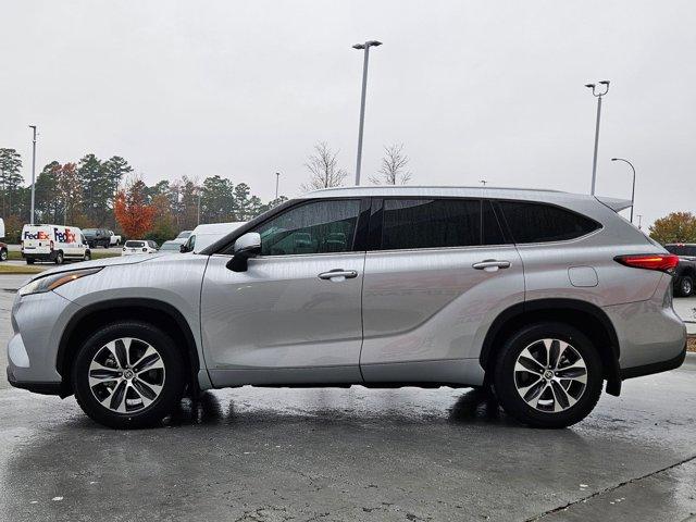 used 2022 Toyota Highlander car, priced at $34,995