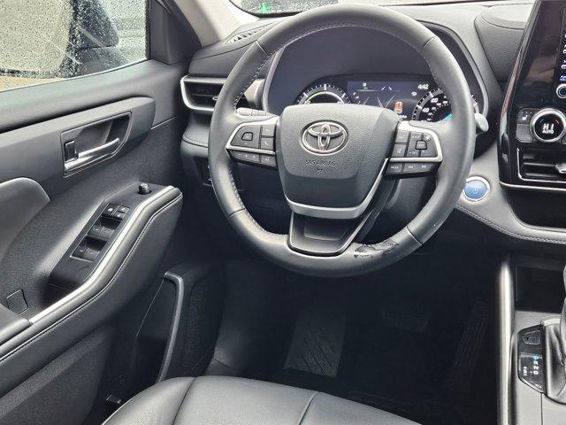 used 2022 Toyota Highlander car, priced at $34,995