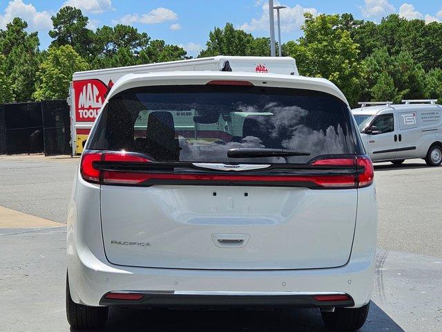 new 2025 Chrysler Pacifica car, priced at $43,647