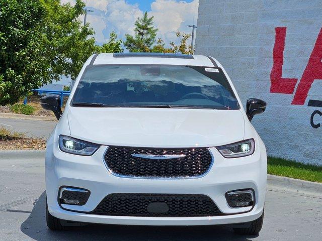 new 2025 Chrysler Pacifica car, priced at $43,647