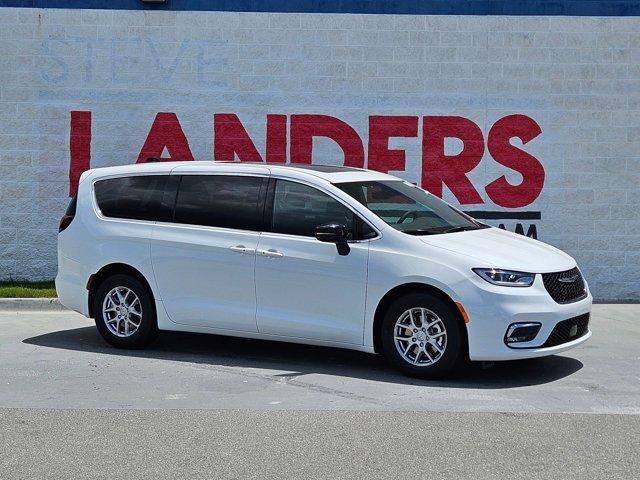 new 2025 Chrysler Pacifica car, priced at $43,647