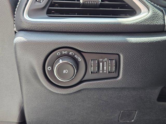 new 2025 Chrysler Pacifica car, priced at $43,647