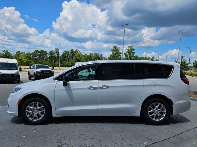 new 2025 Chrysler Pacifica car, priced at $43,647